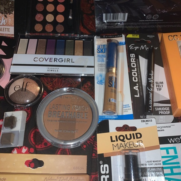 Makeup Bundle - Picture 6 of 8